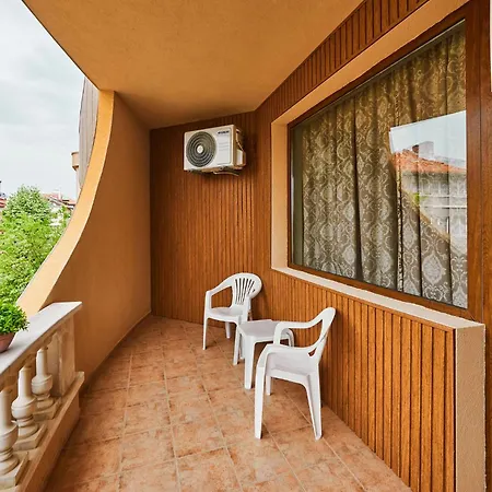 Niko's Hotel *